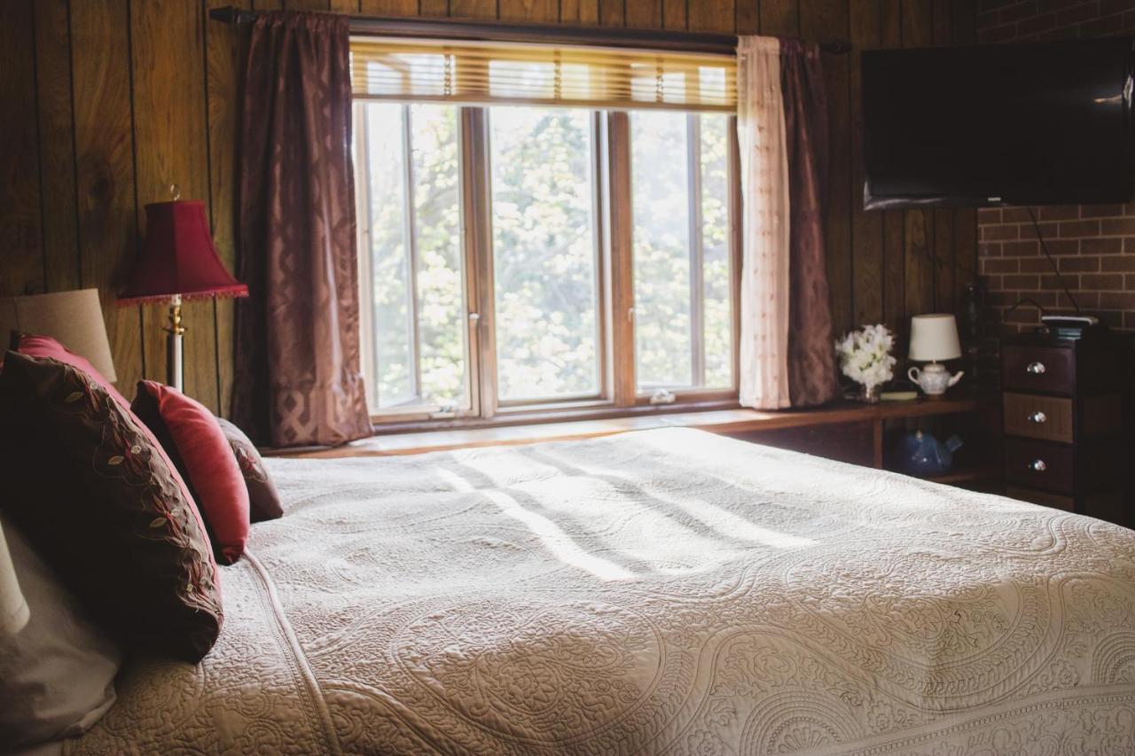 Shane Acres Country Inn Juneau Экстерьер фото