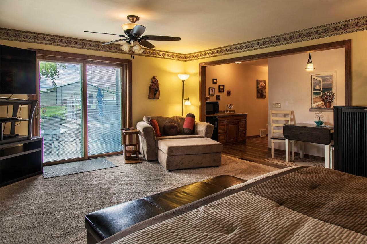 Shane Acres Country Inn Juneau Экстерьер фото