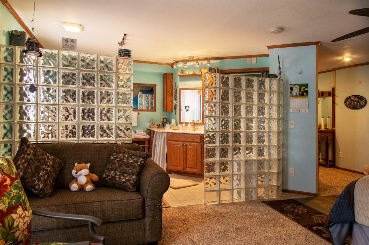 Shane Acres Country Inn Juneau Экстерьер фото