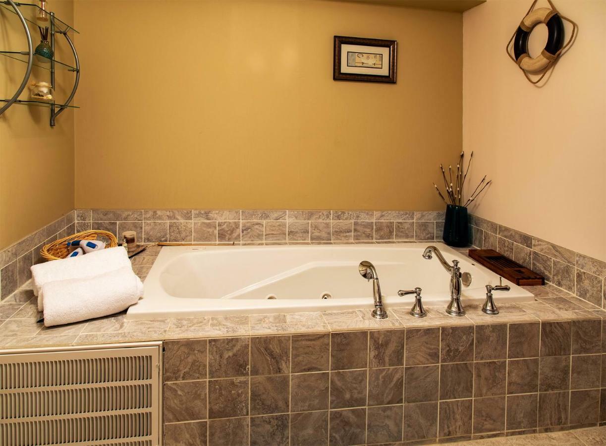 Shane Acres Country Inn Juneau Экстерьер фото