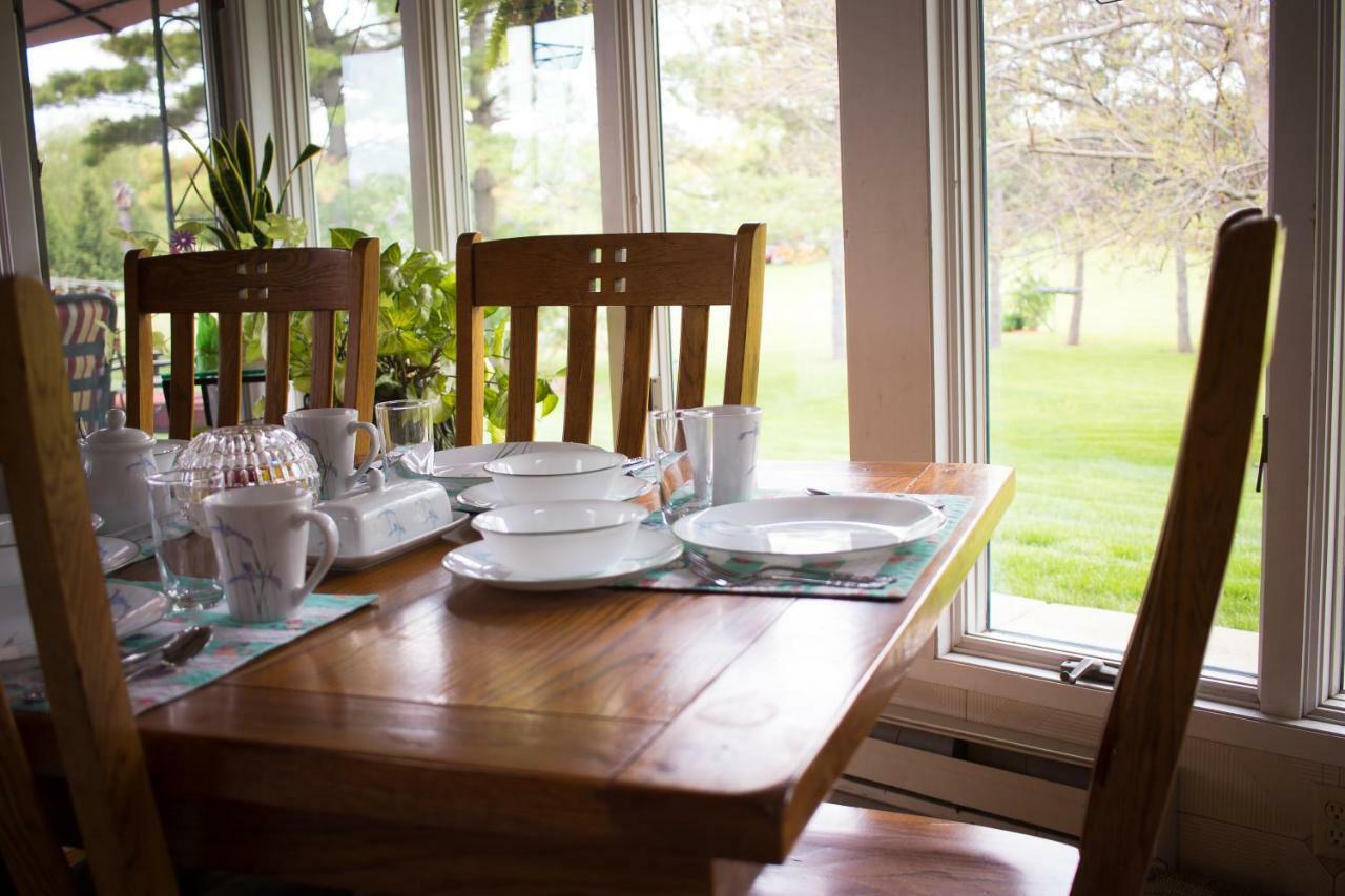 Shane Acres Country Inn Juneau Экстерьер фото